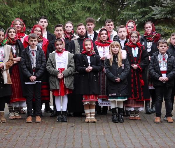 (Video) Corul Parohiei Dragova – Dați drumul la cer