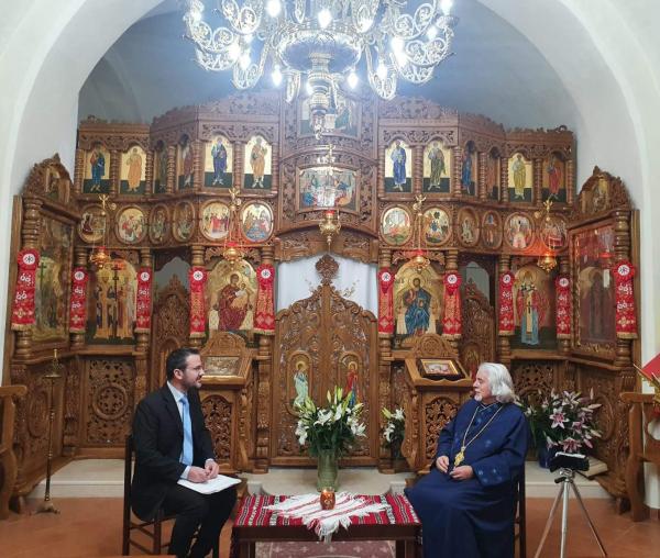 (Video) „Ferestre către suflet” cu preotul Mihai Driga din Bari, Italia – Crăciunul românilor din diaspora