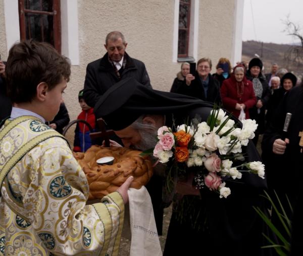 (Video) Liturghie Arhierească și sfințire de casă socială în parohia „Sfânta Mare Muceniță Varvara” din Șorogari