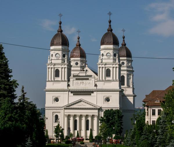 (Video) A măsurat nivelul radiațiilor de la Cernobîl în diferite zone din Iași – apoi a devenit credincioasă