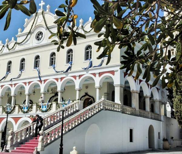 (Foto) În așteptarea Bunei Vestiri – Biserica „Panaghia Evanghelistria” din Tinos 2022