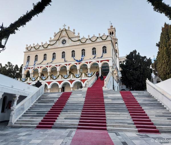 (Foto) Priveghere în cinstea praznicului Bunei Vestiri – Biserica „Panaghia Evanghelistria” din Tinos 2022