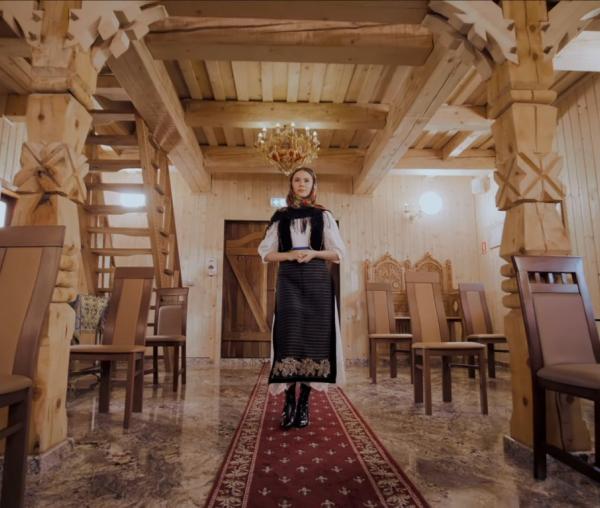 (Video) Mădălina Boroneanț – La ce-mi folosește oare (priceasnă)
