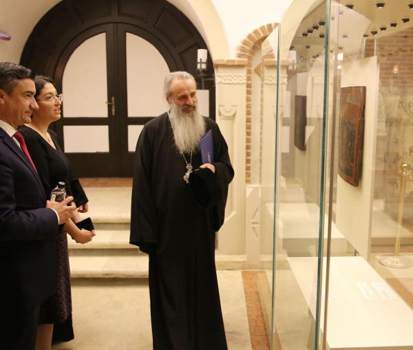 (Video) Expoziţie cu icoane şi obiecte bisericeşti din Ucraina, la Muzeul Mitropolitan din Iaşi