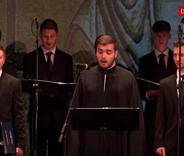 (Video) Stihiră calofonică la Învierea Domnului, de Macarie Ieromonahul, glas 1 – Matei-Teodor Doroșincă