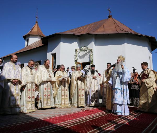 (Video) Biserica din localitatea Coasta Măgurii, târnosită de IPS Teofan