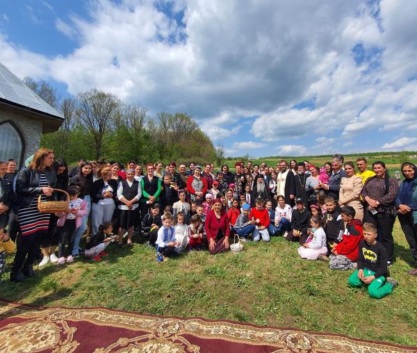 (Foto) Părintele Mitropolit a vizitat Parohiile Runcu - Palanca, Vadu Vejei, Bojila, și Mădârjac