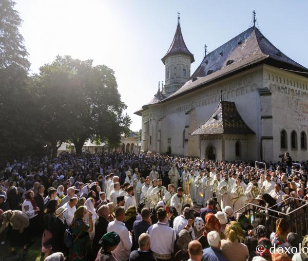 (Foto) Liturghie arhierească la împlinirea a 500 de ani de la sfințirea Bisericii „Sfântul Gheorghe” #HramSuceava2022