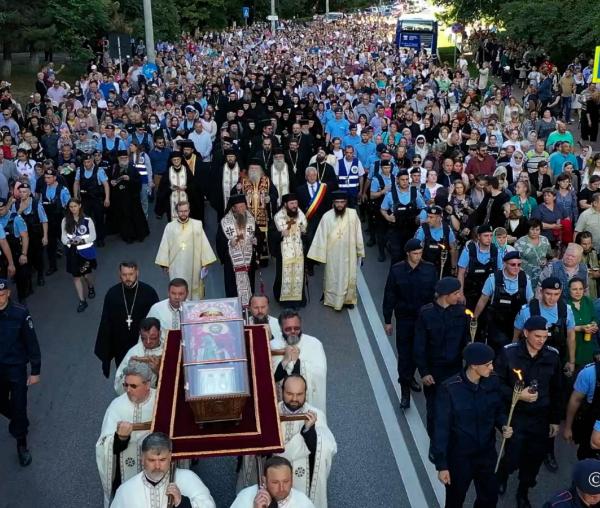 (Video) Sucevenii au străbătut „Calea sfinților” alături de Sfântul Ioan cel Nou