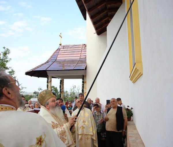 (Video) Biserica din Blăgești, veche de peste un secol, a fost resfințită