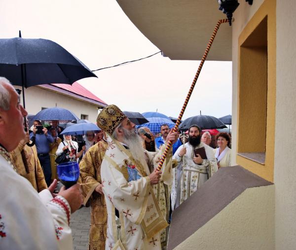 (Video) Biserica Parohiei Bărbătești a fost târnosită de Părintele Mitropolit Teofan