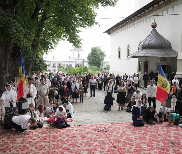 (Video) Sfântul Gheorghe Pelerinul cinstit la Mănăstirea Văratec