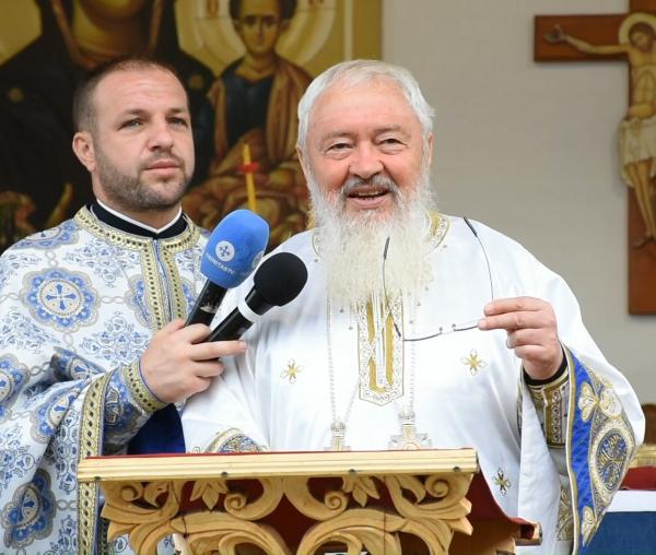 (Video) „Călători pe-o mare, / Veșnic tulburată, / Noi ne-am pus în tine, / Chiar nădejdea toată” – IPS Andrei