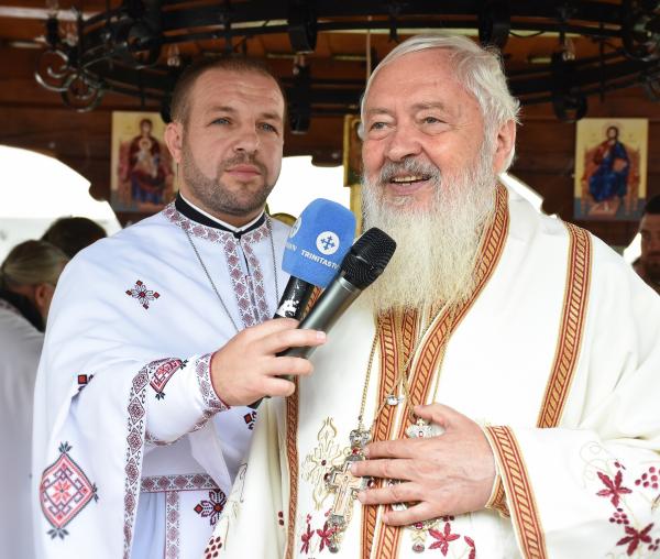 (Video) „Mântuirea noastră vine prin Cruce” – IPS Andrei
