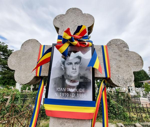 (Foto) Mormântul lui Ioan Ianolide din cimitirul Cernica