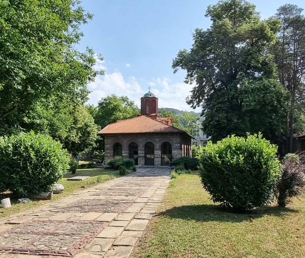 Biserica „Sfinții Apostoli Petru și Pavel” din Veliko Târnovo