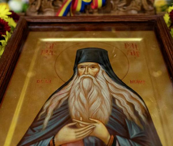 (Audio) Sfântul Paisie Velicicovschi: „Să-ți pui nădejdea în Dumnezeu și să calci peste frică”