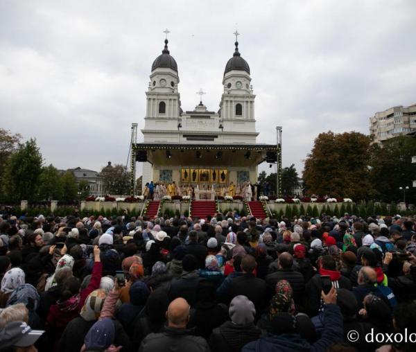 (Video) Mii de suflete la Iași, de ziua Sfintei Cuvioase Parascheva