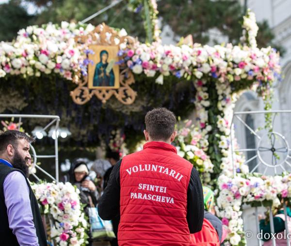 (Foto) Voluntarii Sfintei Parascheva – o jertfă cu zâmbetul pe buze