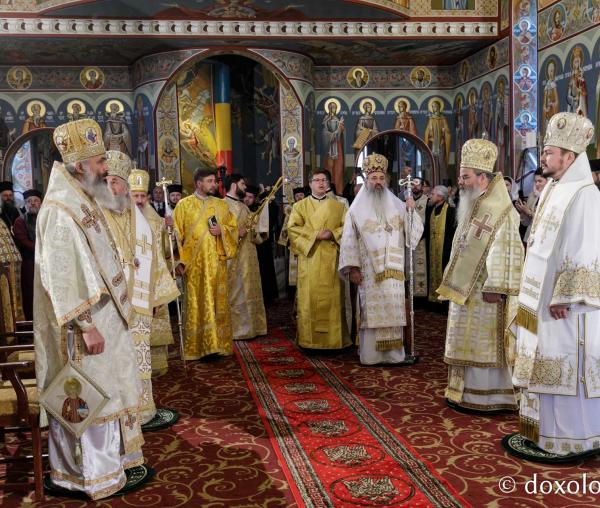 (Foto) Sfânta Liturghie arhierească la aniversarea a 30 de ani de la reactivarea Mitropoliei Basarabiei