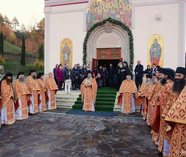 (Foto) Mănăstirea Pângărați și-a cinstit ocrotitorul
