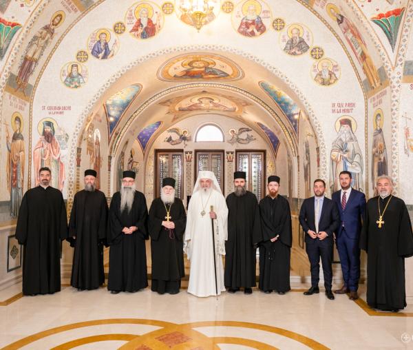 (Foto) Părintele Efrem Vatopedinul, în vizită la Patriarhul Daniel