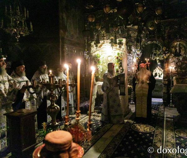 (Foto) Slujbă de Priveghere în cinstea Sfântului Cuvios Paisie Velicicovschi, la Mănăstirea Neamț