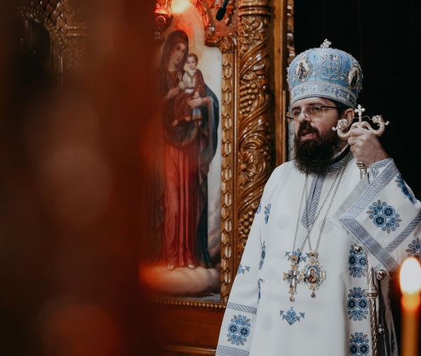 (Video) „Dacă vrei sa înveți să te rogi, stai pe lângă oamenii rugători” – PS Benedict