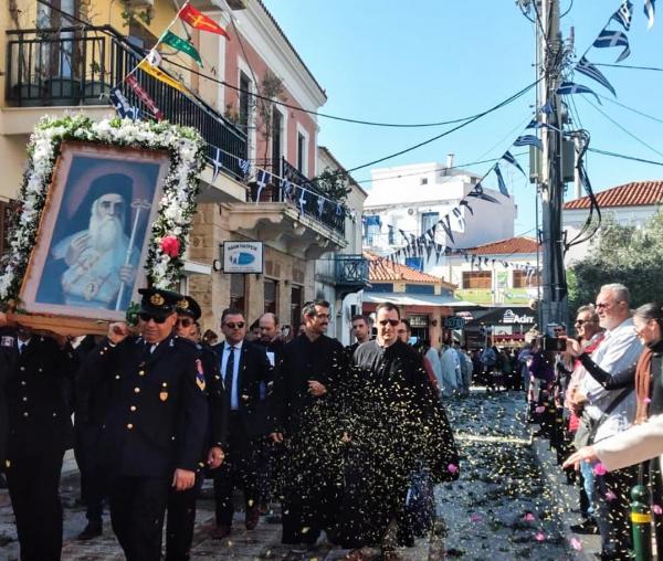 (Foto) Procesiune cu moaștele Sfântului Ierarh Nectarie – Eghina, 2022