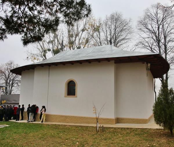 (Video) IPS Mitropolit Teofan a resfințit Biserica Parohiei Poiana-Deleni