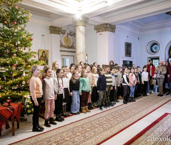 (Foto) Școala „Vasile Conta” Iași, clasele a III-a B Prim și a II-a A Prim – Colindători la Reședința Mitropolitană 2022