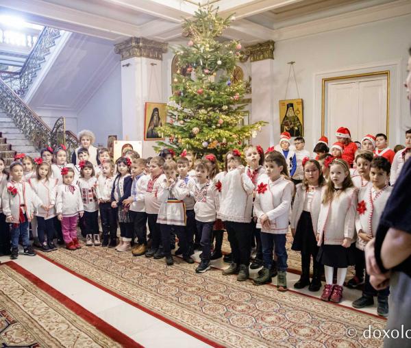 (Foto) Școala „Vasile Conta” Iași, clasele pregătitoare A Prim și B Prim – Colindători la Reședința Mitropolitană 2022
