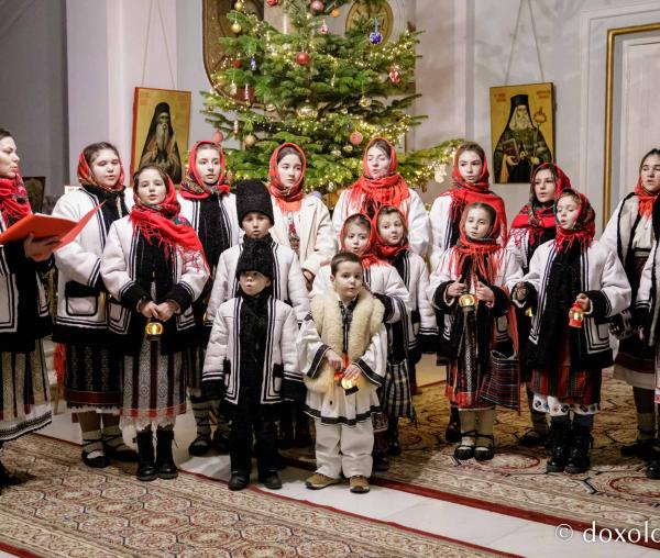 (Foto) Căminul Cultural Borca (Fărcașa) – Colindători la Reședința Mitropolitană 2022