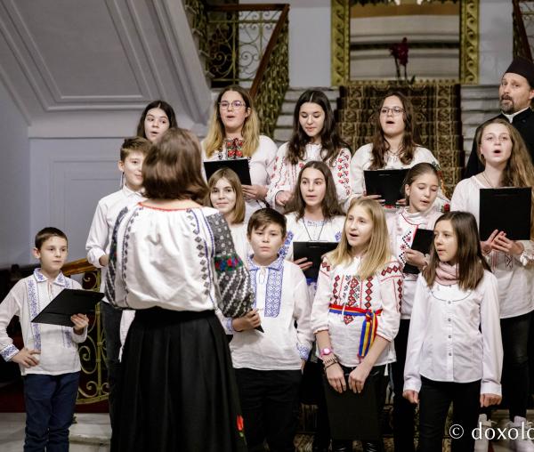 (Foto) Parohia Bohotin – Colindători la Reședința Mitropolitană 2022