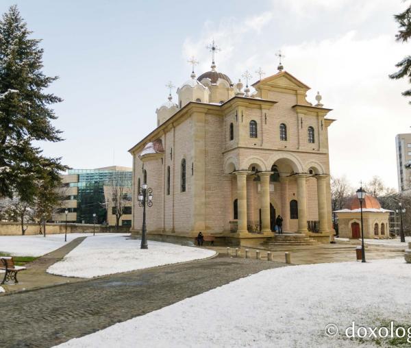 (Foto) Biserici ieșene sub veșmânt de zăpadă