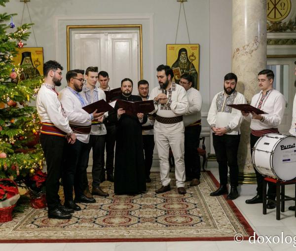 (Foto) Corul Academic Byzantion – Colindători la Reședința Mitropolitană 2022