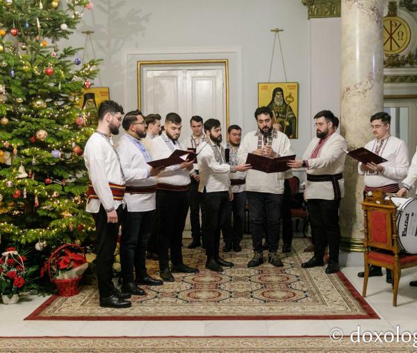 (Foto) Corul Academic Byzantion – Colindători la Reședința Mitropolitană 2022