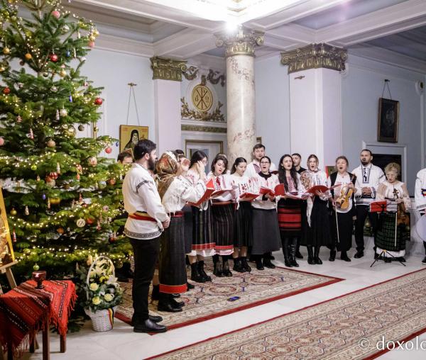 (Foto) Corul Floralia – Colindători la Reședința Mitropolitană 2022