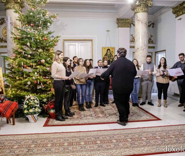 (Foto) Corul JoyCamps România – Colindători la Reședința Mitropolitană 2022