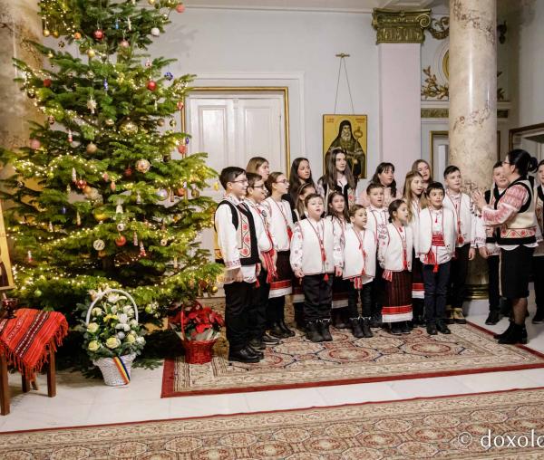 (Foto) Corul „Musica Viva” – Colindători la Reședința Mitropolitană 2022
