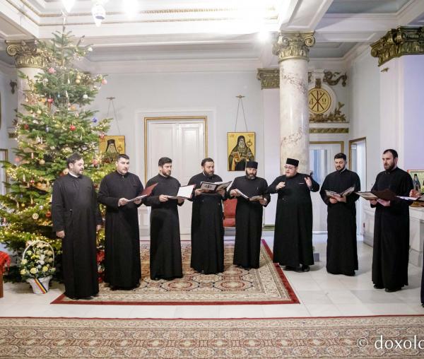 (Foto) Corul Preoților - Cerc pastoral Avrămeni – Colindători la Reședința Mitropolitană 2022