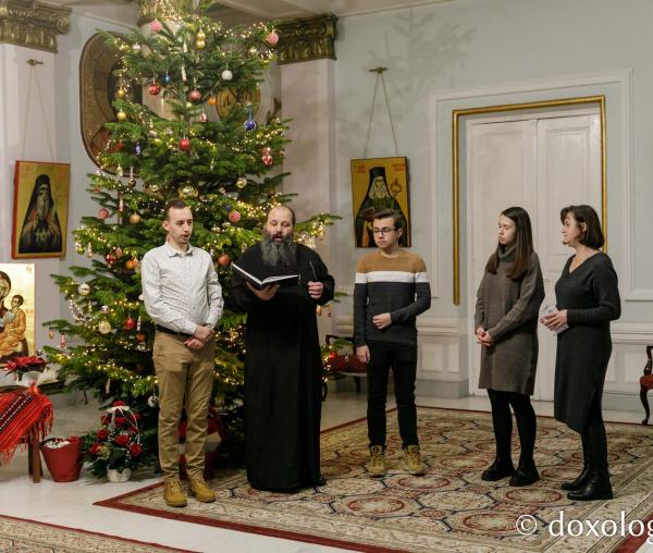 (Foto) Familia Ipatov – Colindători la Reședința Mitropolitană 2022