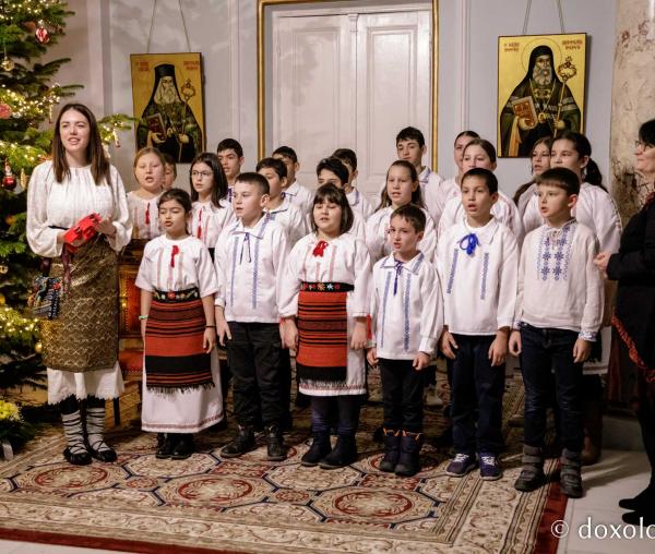 (Foto) Corul Mia Casa Inculeț, Fundația Solidaritate și Speranță – Colindători la Reședința Mitropolitană 2022