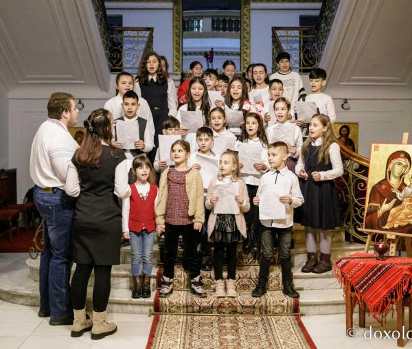 (Foto) Corul Sfântul Stelian, Centrul Sfânta Marina, Fundația Solidaritate și Speranță – Colindători la Reședința Mitropolitană 2022