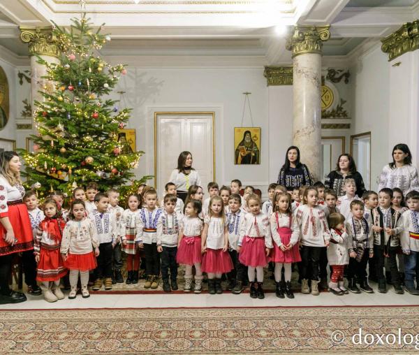 (Foto) Grădinița cu program prelungit nr. 25 Iași – Colindători la Reședința Mitropolitană 2022