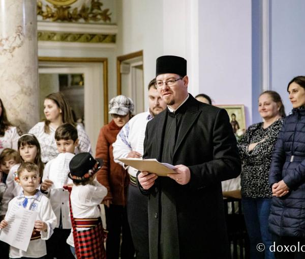 (Foto) Parohia „Sf. Împărați Constantin și Elena” Poitiers – Colindători la Reședința Mitropolitană 2022