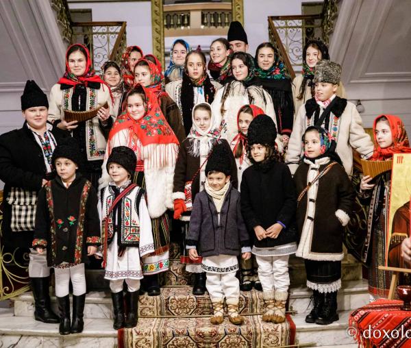 (Foto) Grupul de copii „Glasul Răzășene” – Colindători la Reședința Mitropolitană 2022