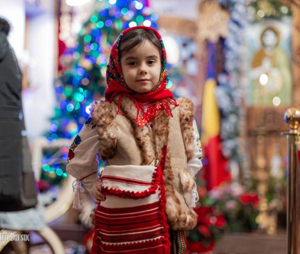 (Foto) „Așteptând Crăciunul de la mic la mare”: Tradiții românești la Biserica Ortodoxă Română din Moncalieri (Italia)