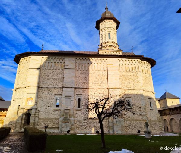 (Foto) Liniștea de la Mănăstirea Dragomirna