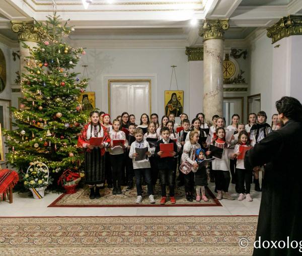 (Foto) Parohia Buhăieni – Colindători la Reședința Mitropolitană 2022